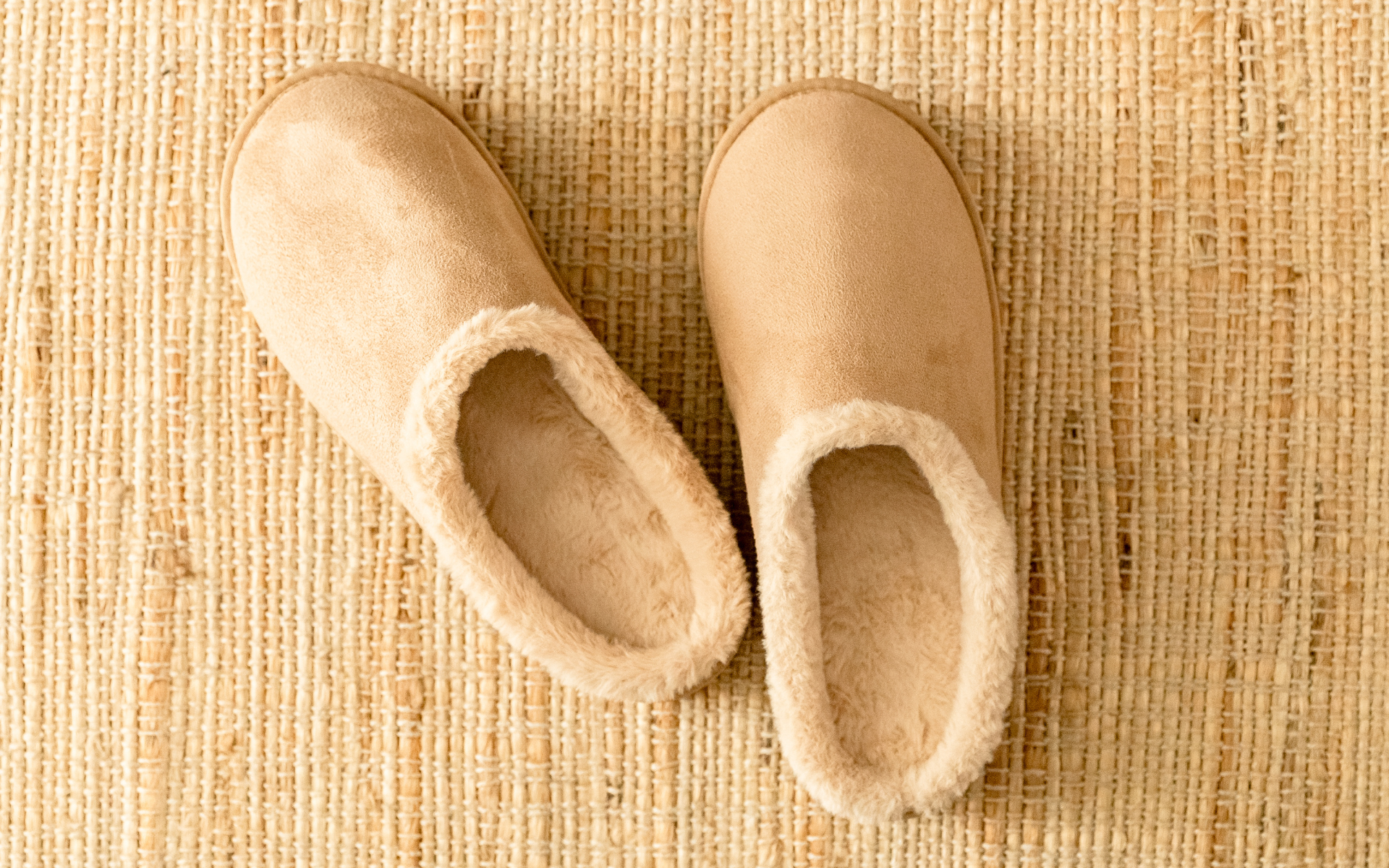 From Cold Floors to Cozy Evenings: How the Right Slippers Transform Your Home Experience